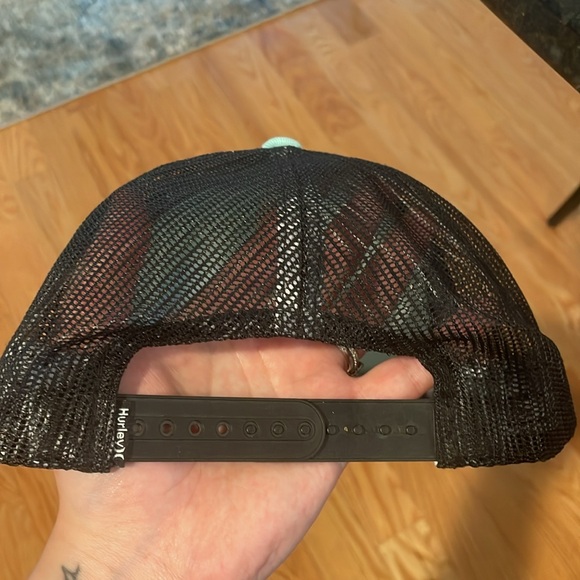 Teal and black Hurley snapback - Picture 2 of 3